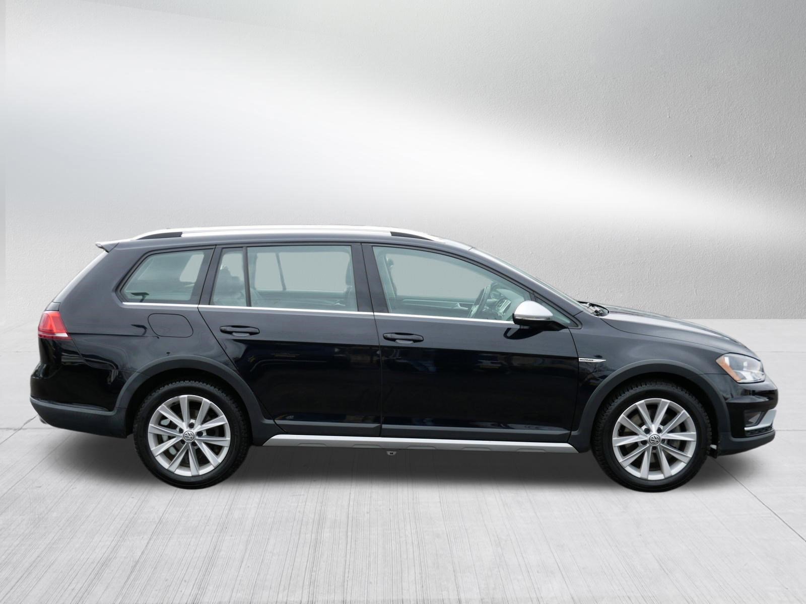 Used 2017 Volkswagen Golf Alltrack S image 8