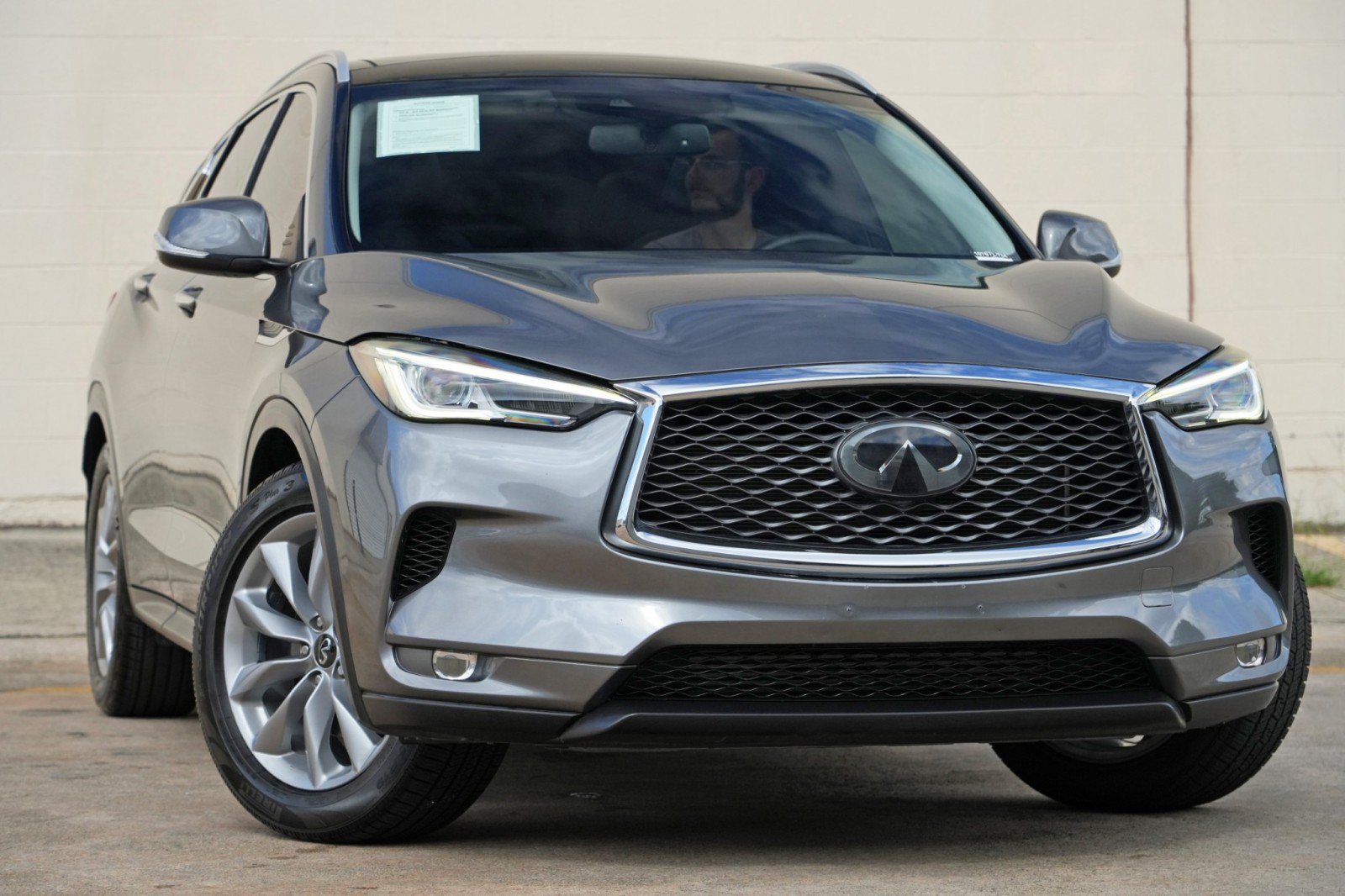 Used 2020 INFINITI QX50 Luxe w/ Navigation Package FWD image 2