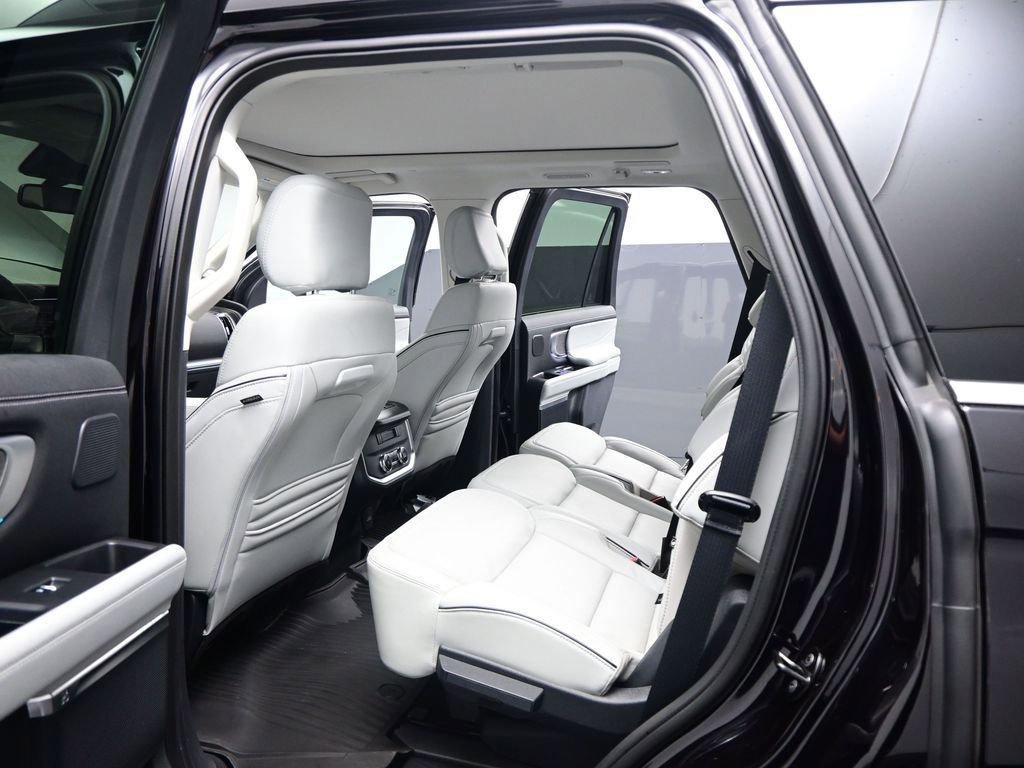 Used 2025 Ford Expedition Platinum w/ Platinum Ultimate Package image 26