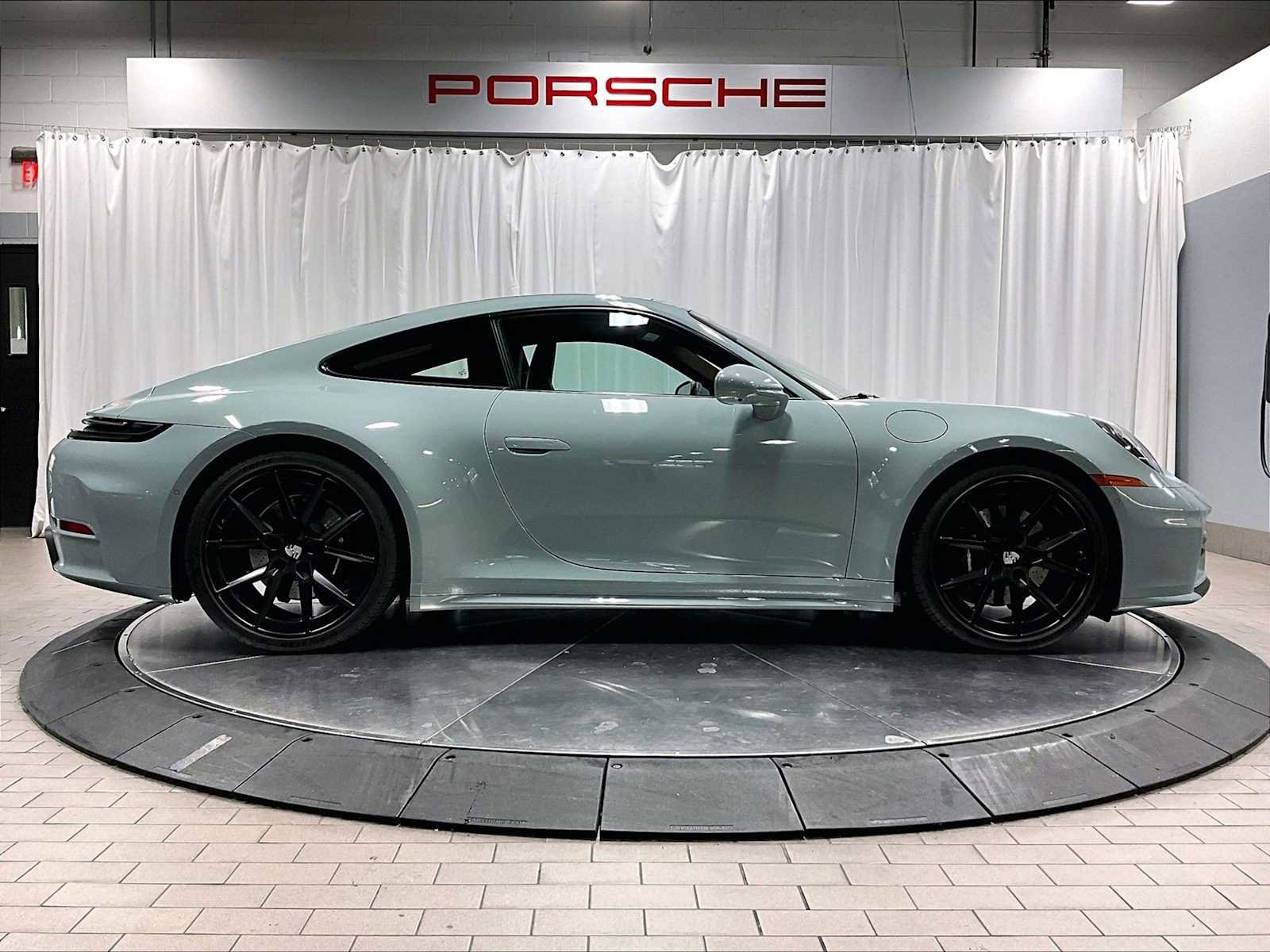 Used 2025 Porsche 911 Carrera image 11