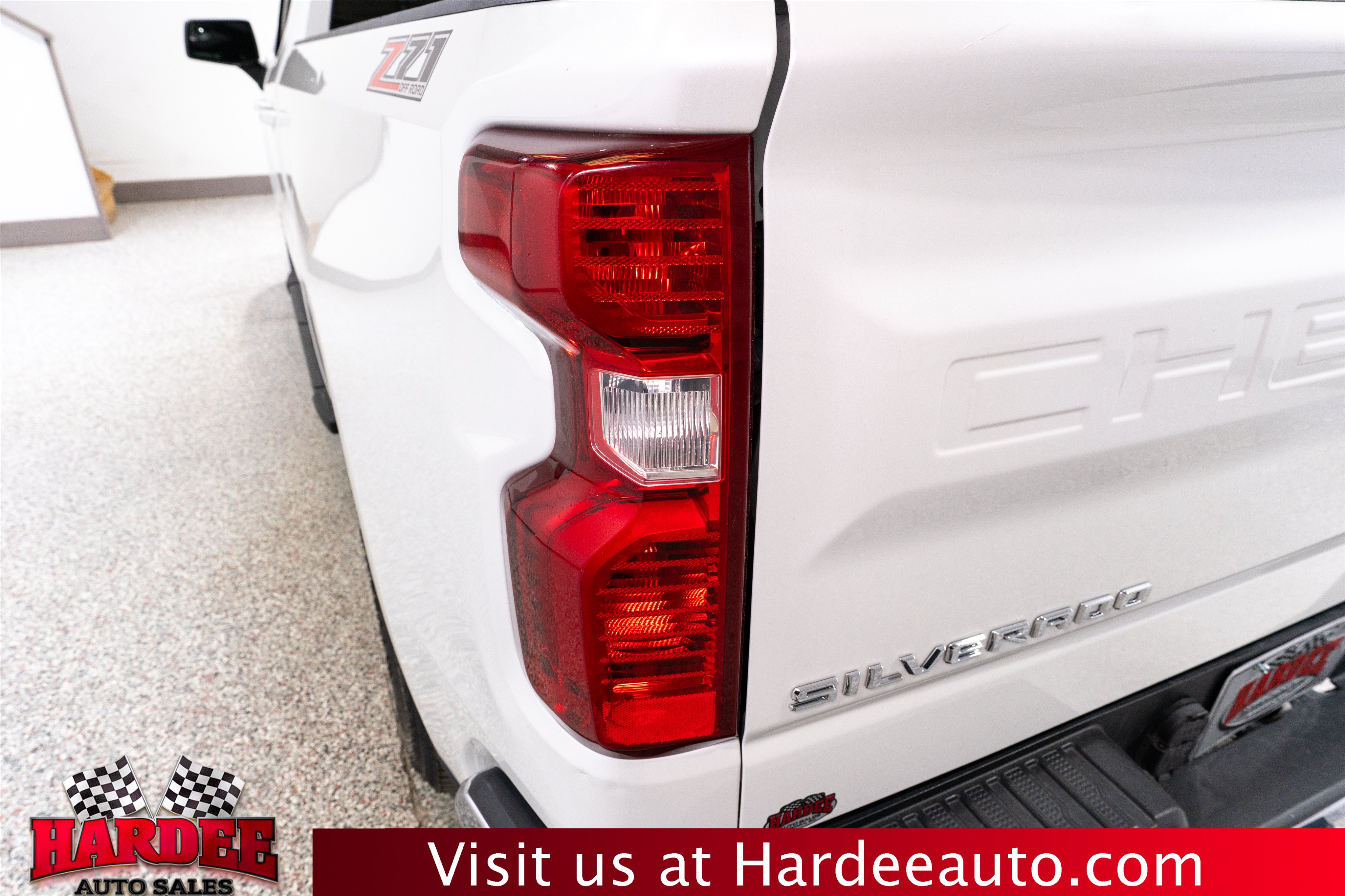 Used 2019 Chevrolet Silverado 1500 LT AWD/4WD image 9