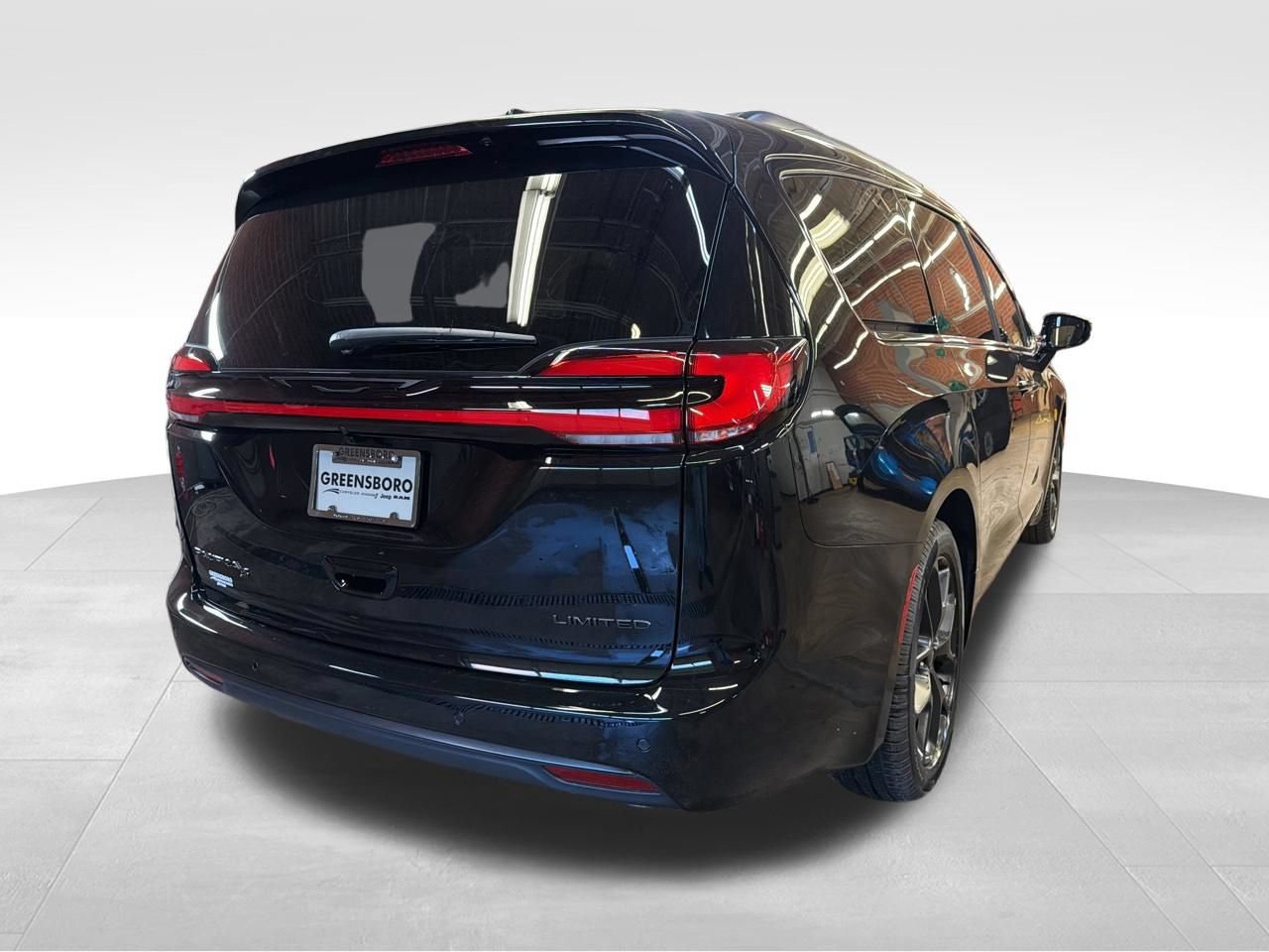 New 2027 Chrysler Pacifica Limited w/ S Appearance Package FWD image 5