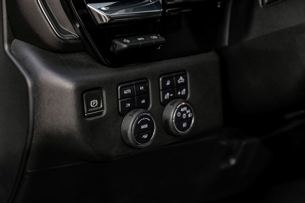 Used 2024 Chevrolet Silverado 3500 High Country w/ High Country Premium Package image 21