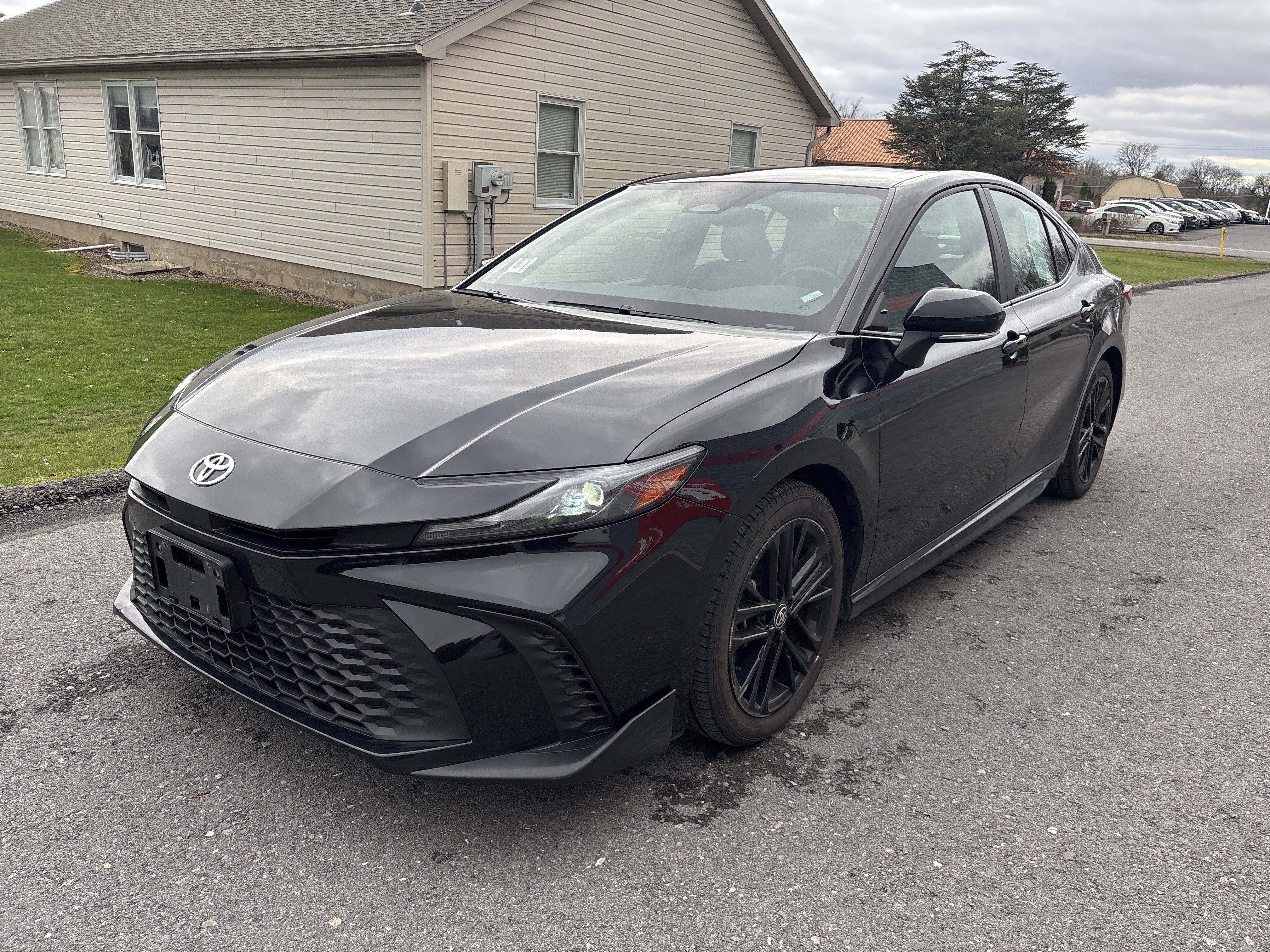 Used 2025 Toyota Camry SE FWD image 8