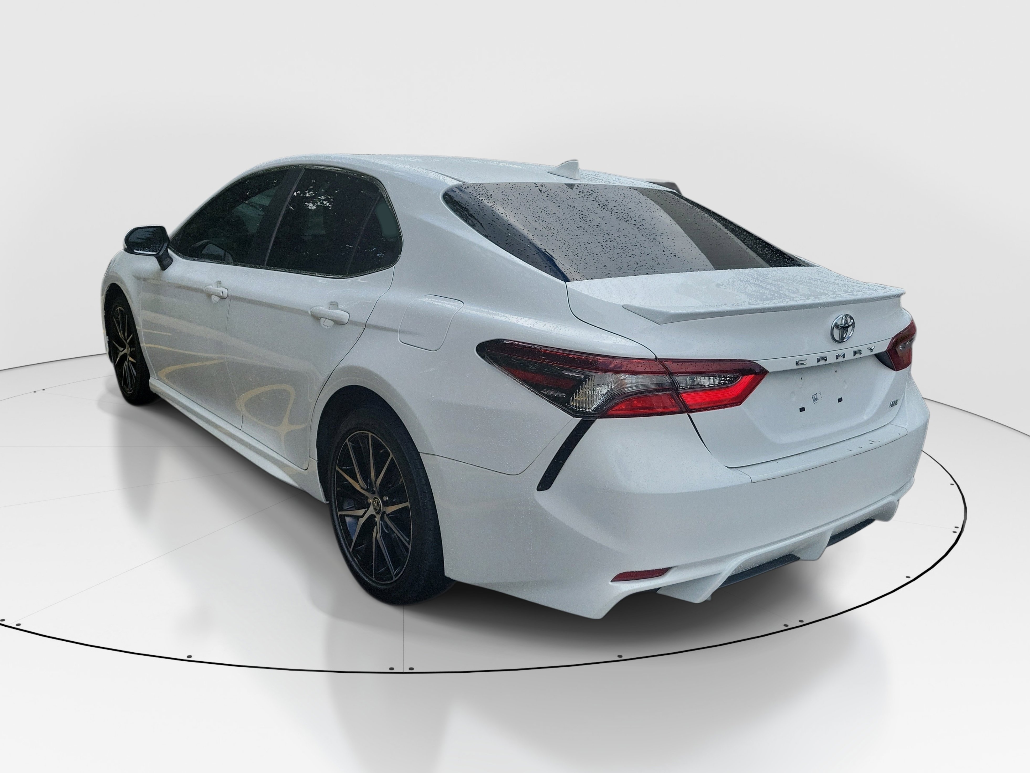 Used 2021 Toyota Camry SE FWD image 4