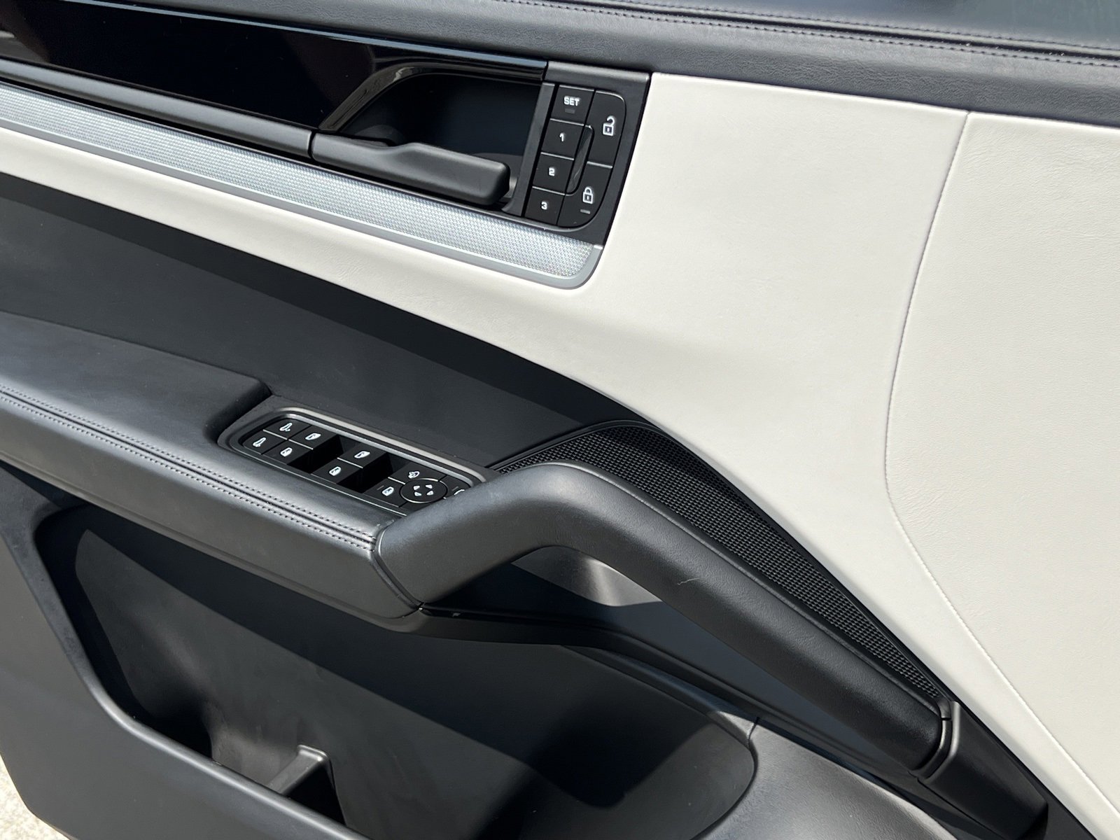 New 2025 Porsche Cayenne S image 27