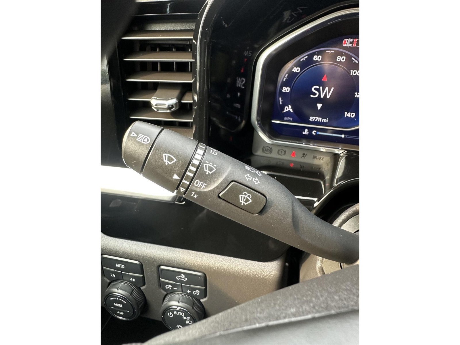 Used 2024 Chevrolet Silverado 1500 LT AWD/4WD image 30