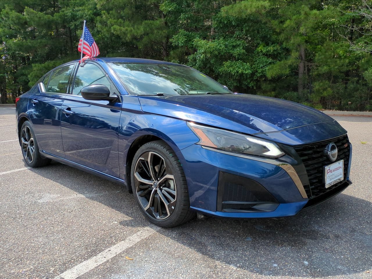 Used 2024 Nissan Altima 2.5 SR FWD image 2