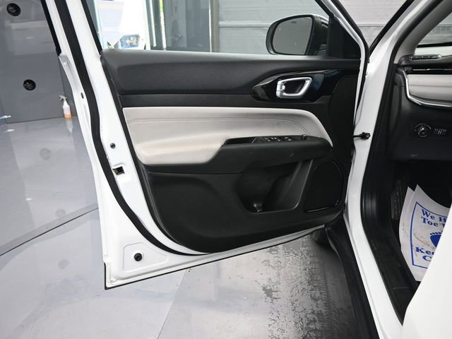 Used 2022 Jeep Compass Limited image 10