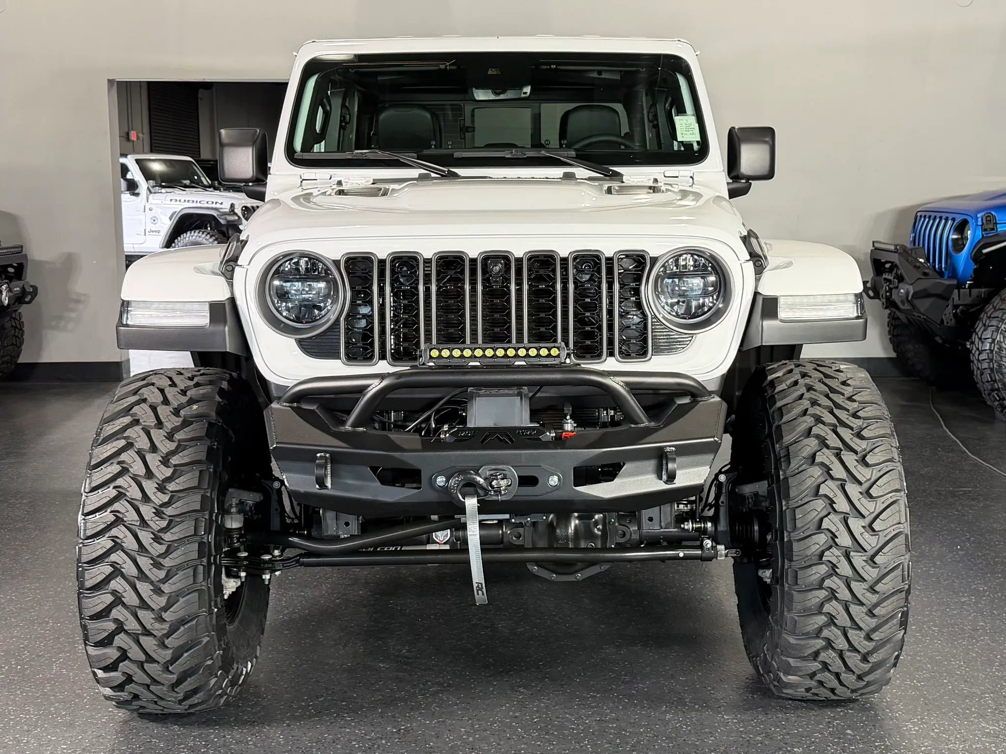 Used 2025 Jeep Gladiator Rubicon w/ Safety Group AWD/4WD image 3