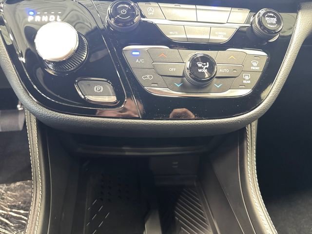 New 2026 Chrysler Pacifica Limited image 13