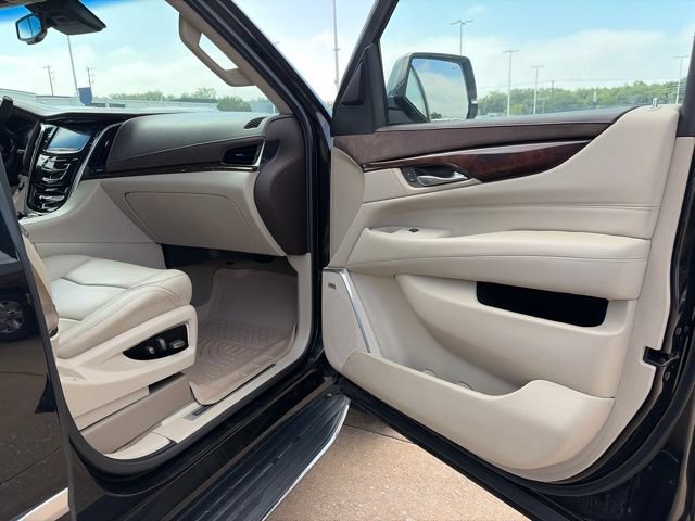 Used 2016 Cadillac Escalade ESV Premium AWD/4WD image 55