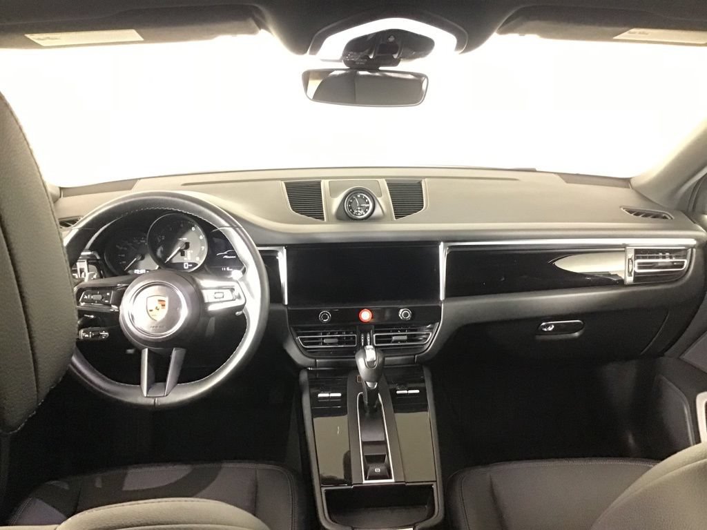 Certified 2024 Porsche Macan AWD/4WD image 25