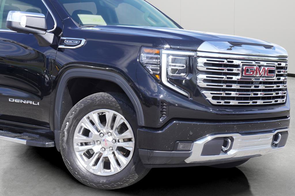 Used 2024 GMC Sierra 1500 Denali w/ Technology Package AWD/4WD image 3