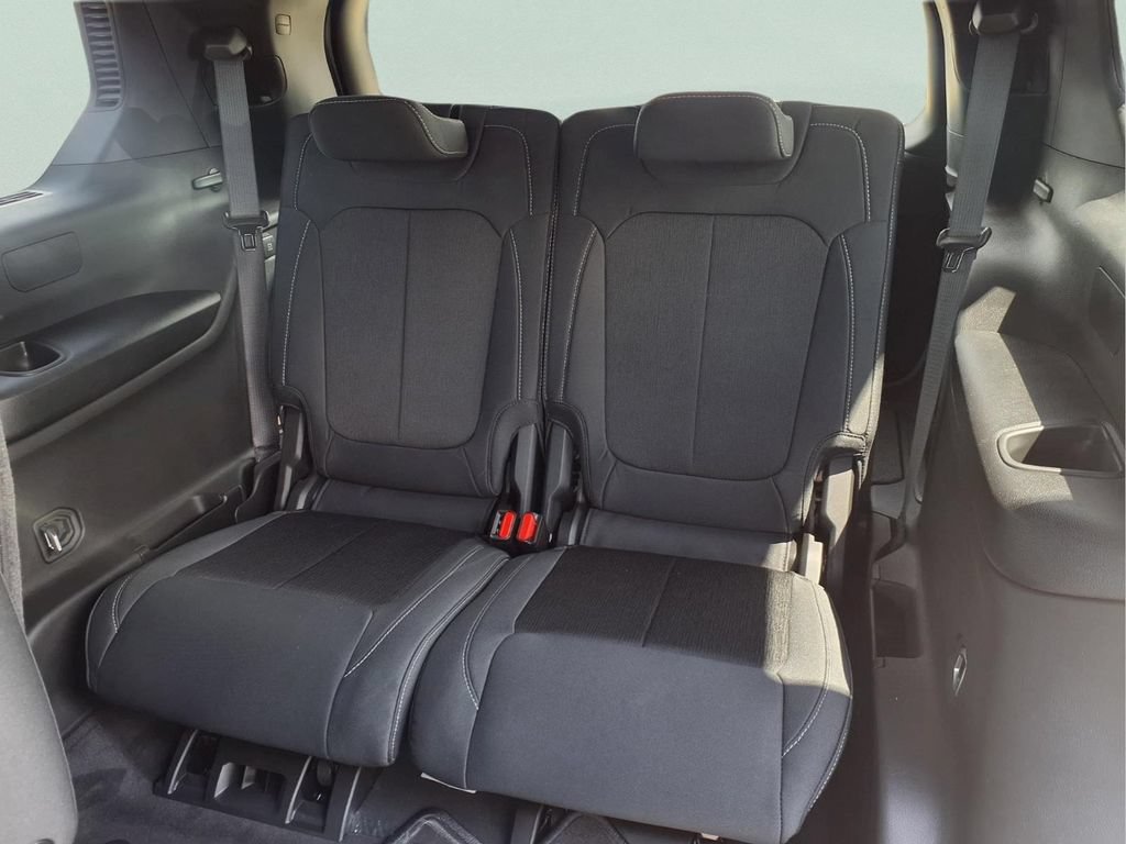 New 2026 Jeep Grand Cherokee L Laredo AWD/4WD image 10