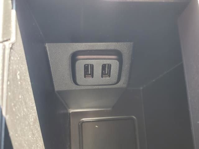 Used 2023 Chevrolet Equinox Premier image 31