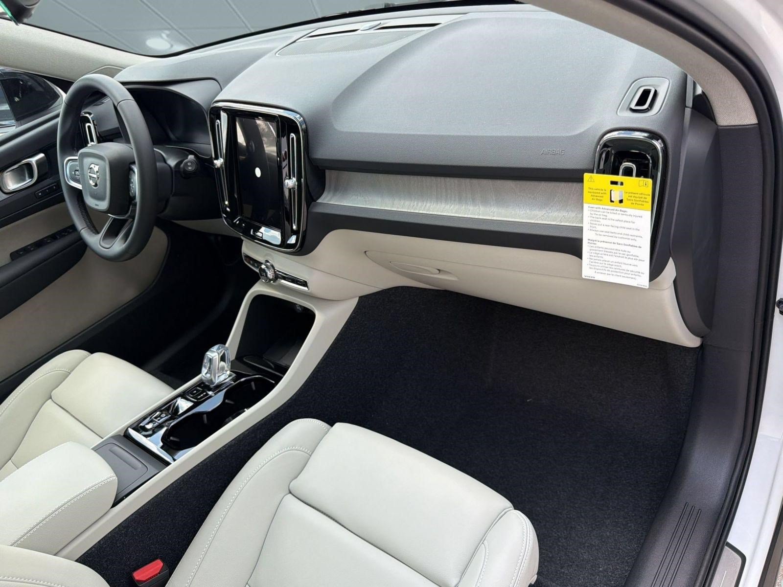 New 2026 Volvo XC40 B4 Plus w/ Climate Package FWD image 31