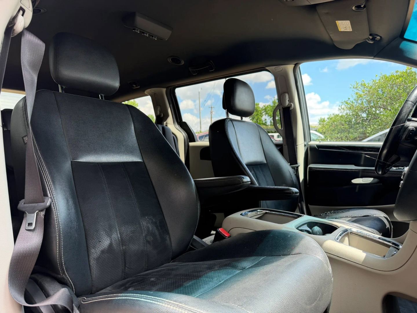 Used 2017 Dodge Grand Caravan SXT FWD image 16