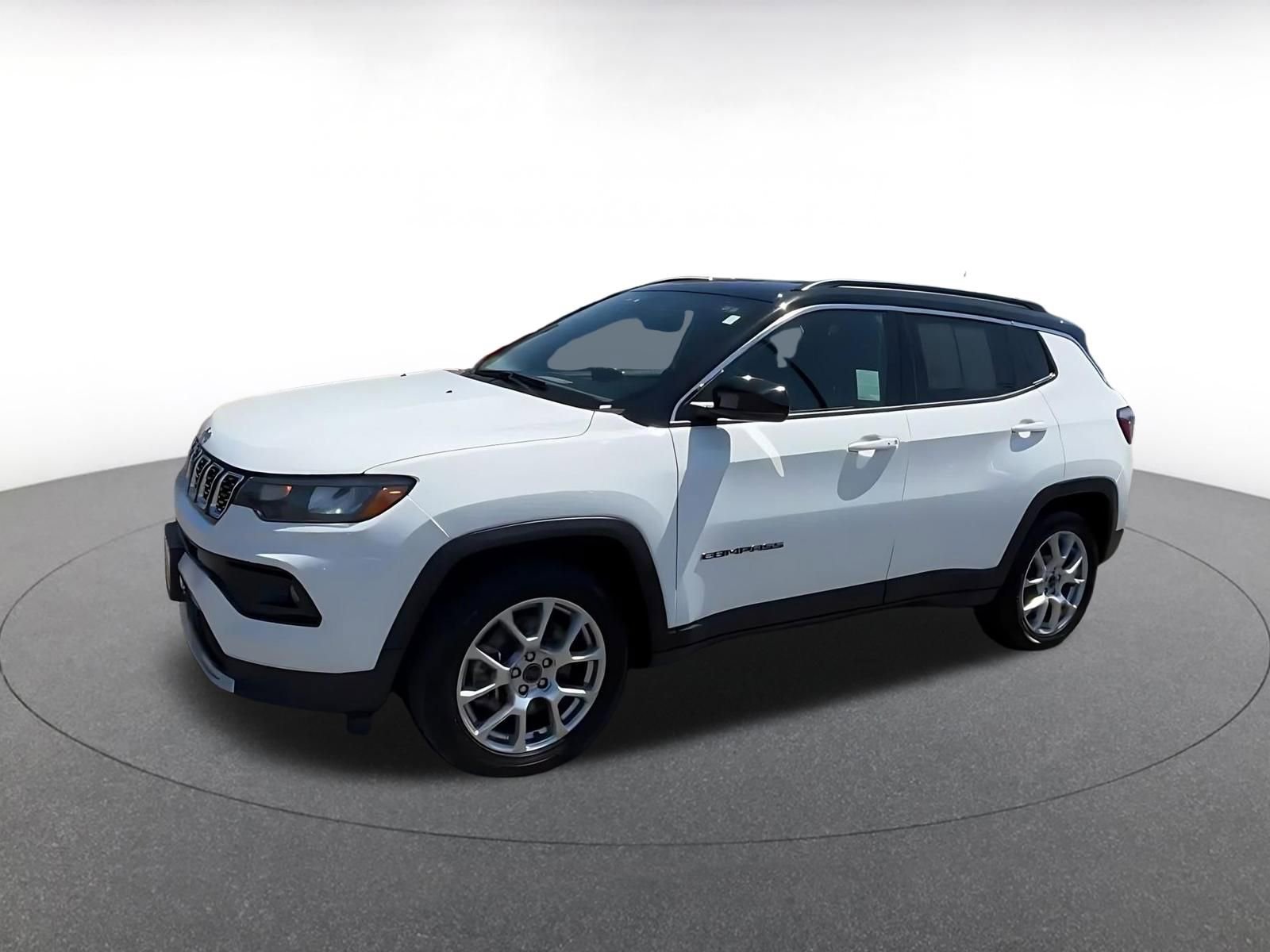 Used 2025 Jeep Compass Limited AWD/4WD image 8