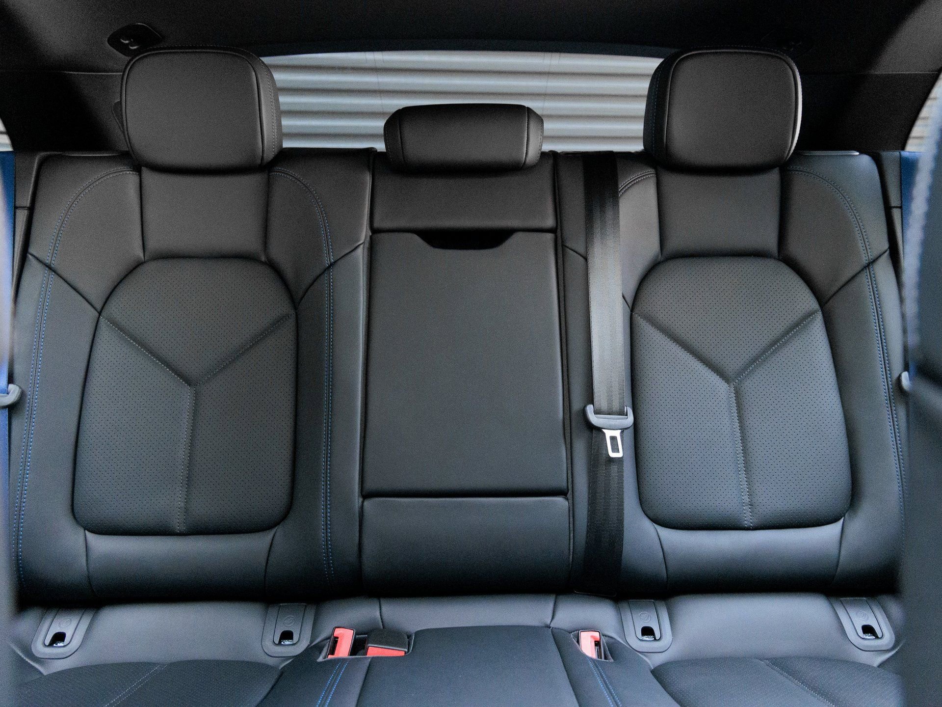 New 2025 Porsche Macan AWD/4WD image 24