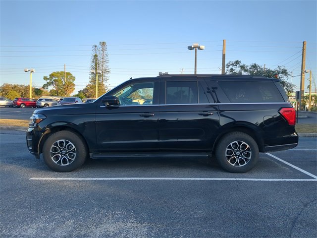 Used 2024 Ford Expedition Max XLT image 2