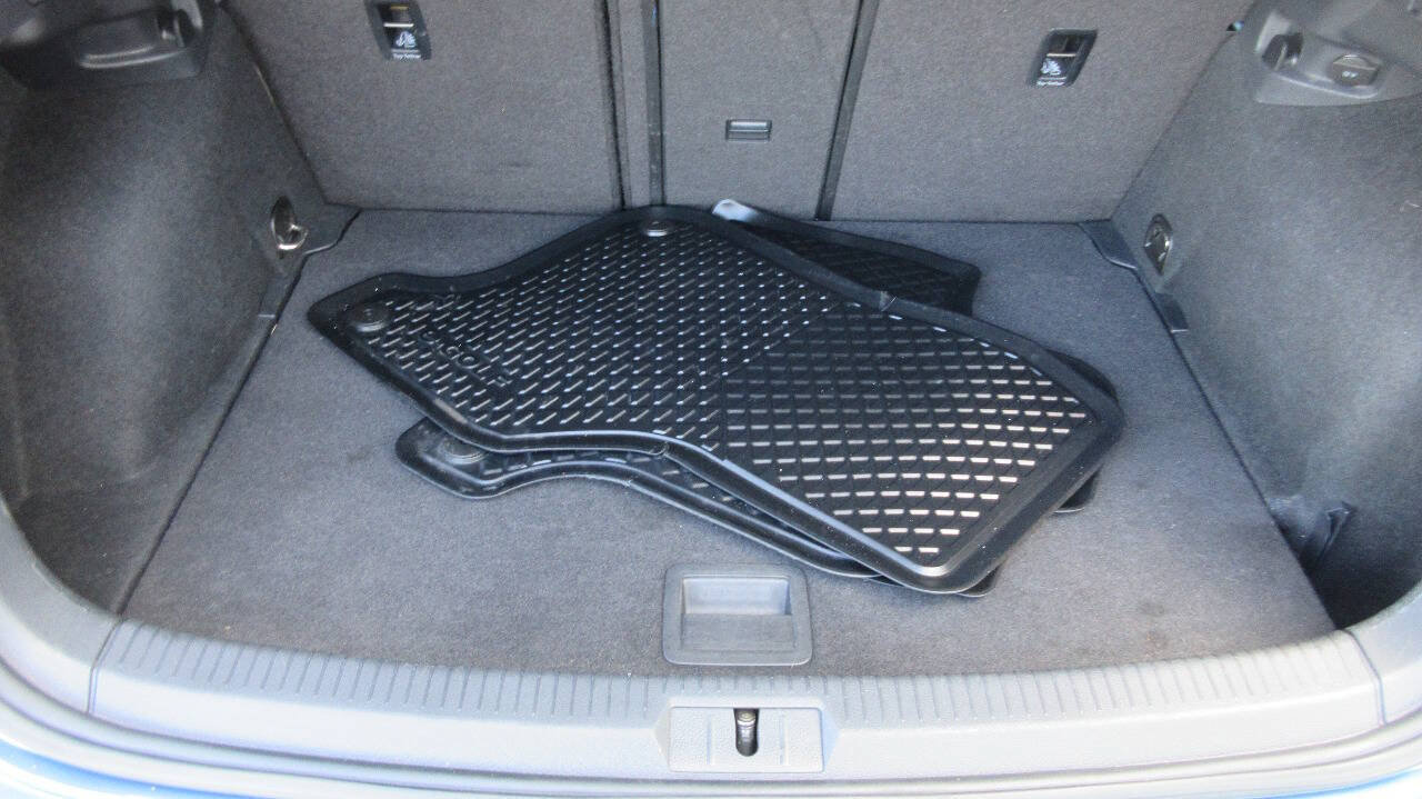 Used 2015 Volkswagen e-Golf SEL Premium FWD image 18