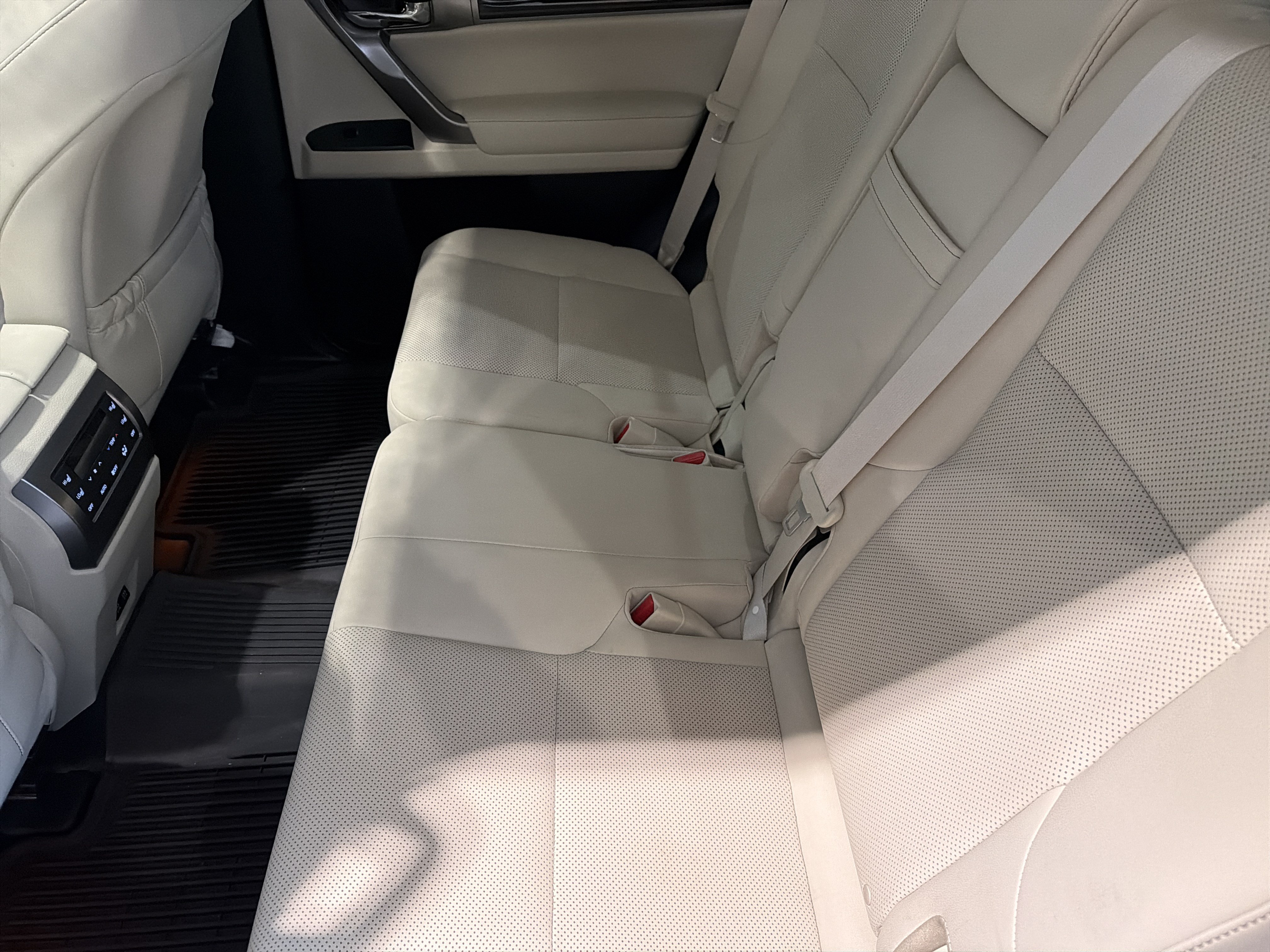 Certified 2023 Lexus GX 460 Premium w/ Premium Package AWD/4WD image 36