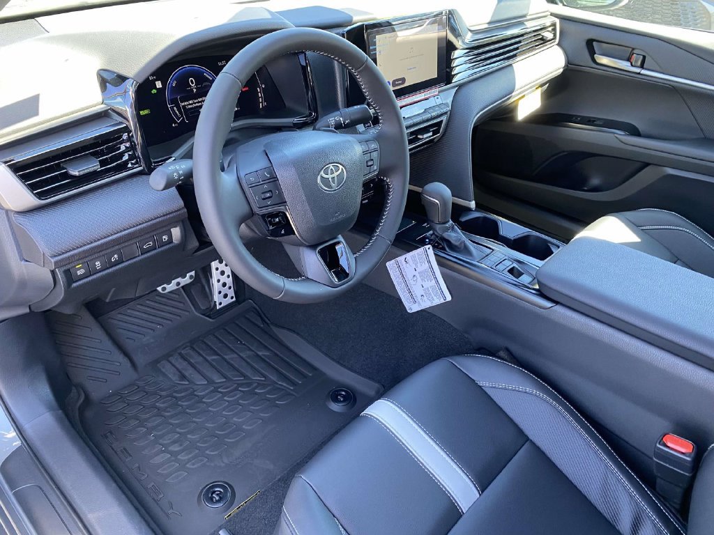 New 2026 Toyota Camry Hybrid FWD image 16