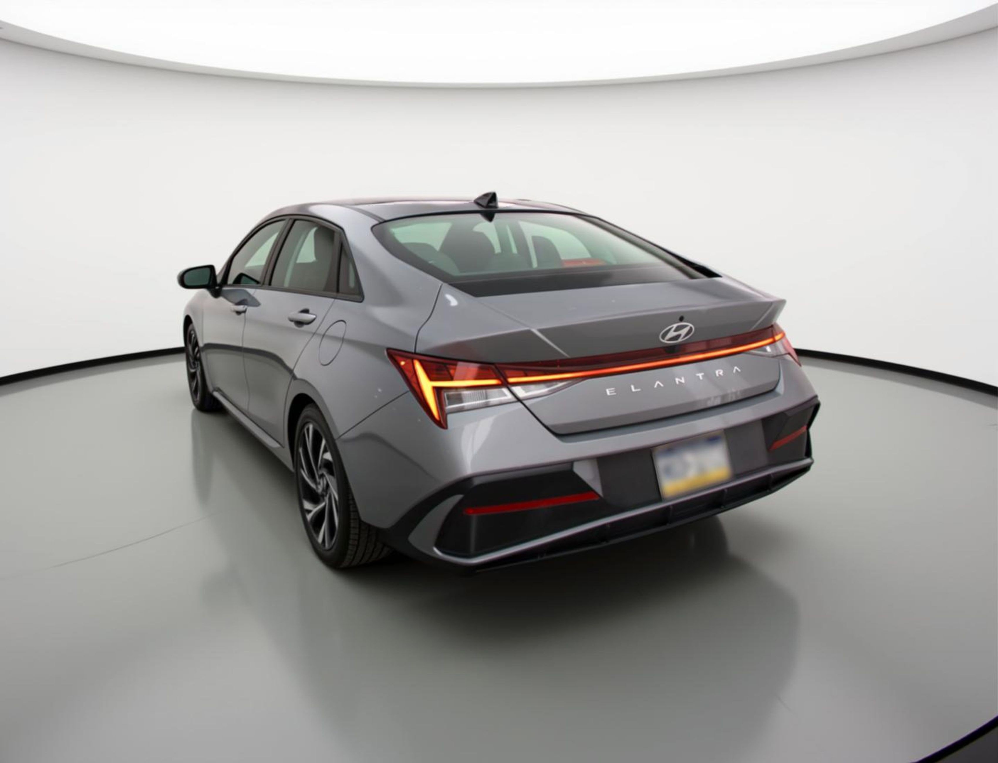 Used 2025 Hyundai Elantra SEL FWD image 6