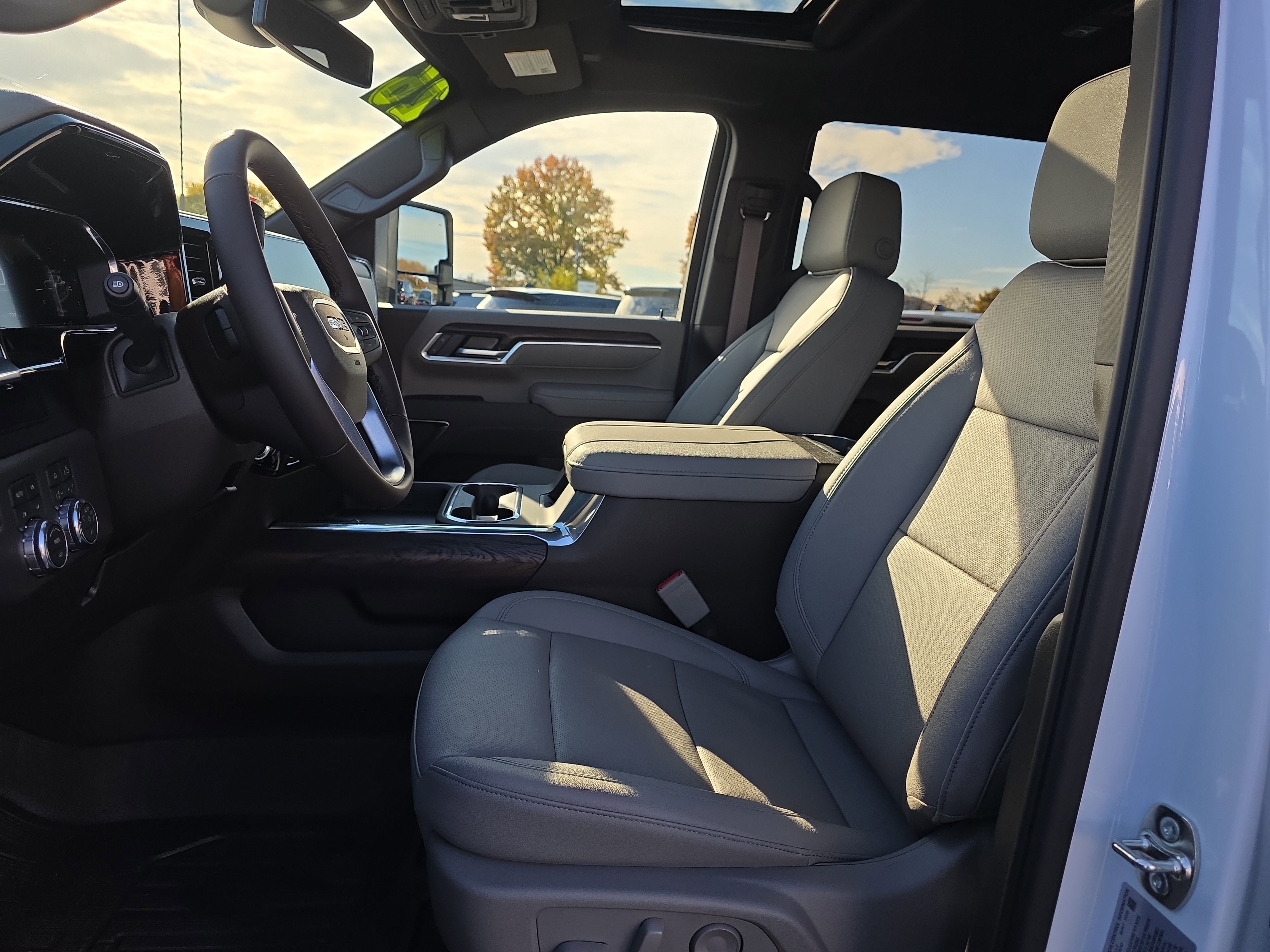 New 2026 GMC Sierra 2500 SLT w/ SLT Convenience Package image 11