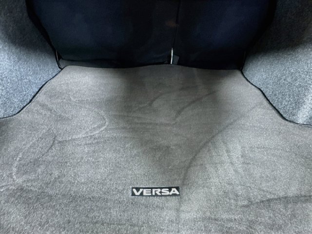 Used 2022 Nissan Versa SV FWD image 25