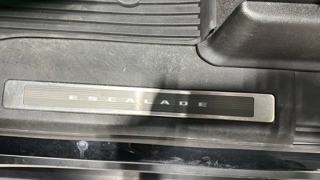 Used 2022 Cadillac Escalade Sport w/ LPO, ONYX Package AWD/4WD image 11