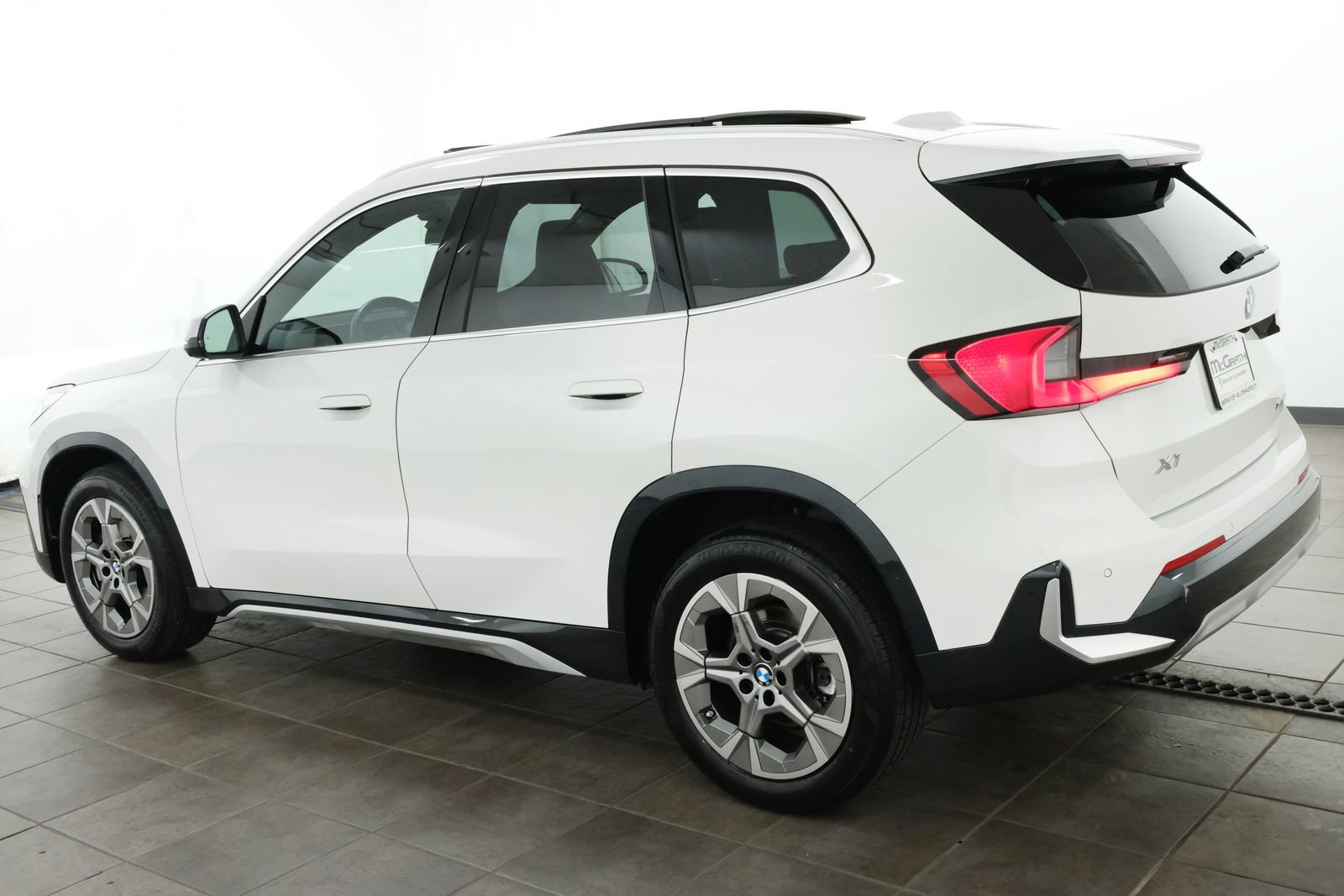 Used 2023 BMW X1 xDrive28i w/ Premium Package AWD/4WD image 3