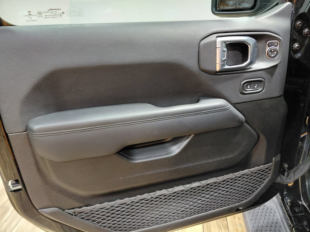 Used 2023 Jeep Wrangler Unlimited Sahara AWD/4WD image 40