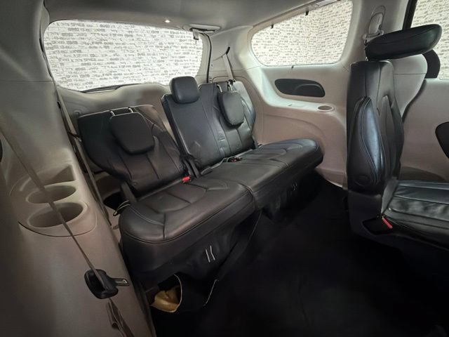 Used 2021 Chrysler Pacifica Touring-L FWD image 13