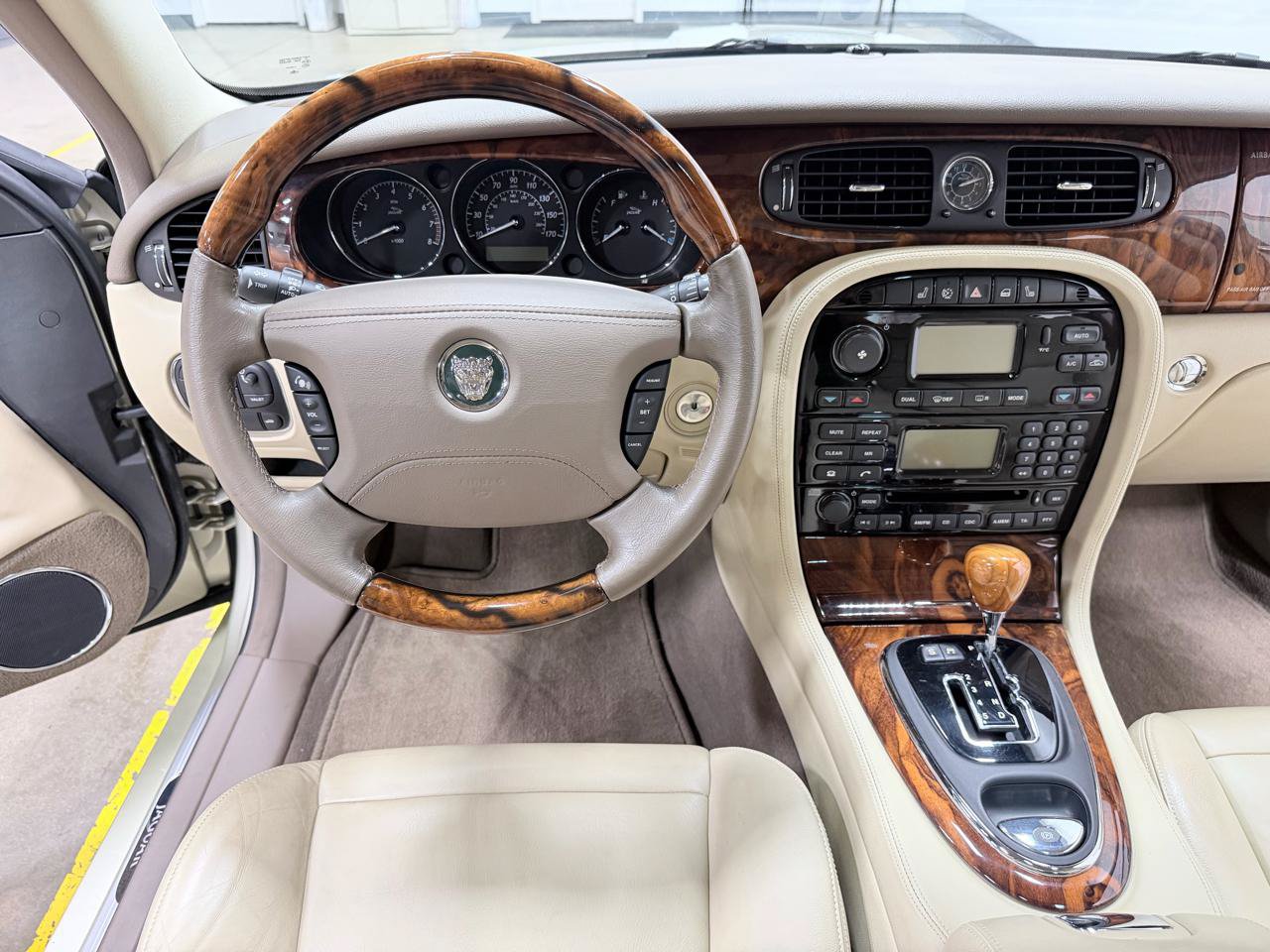 Used 2006 Jaguar XJ8 RWD image 38