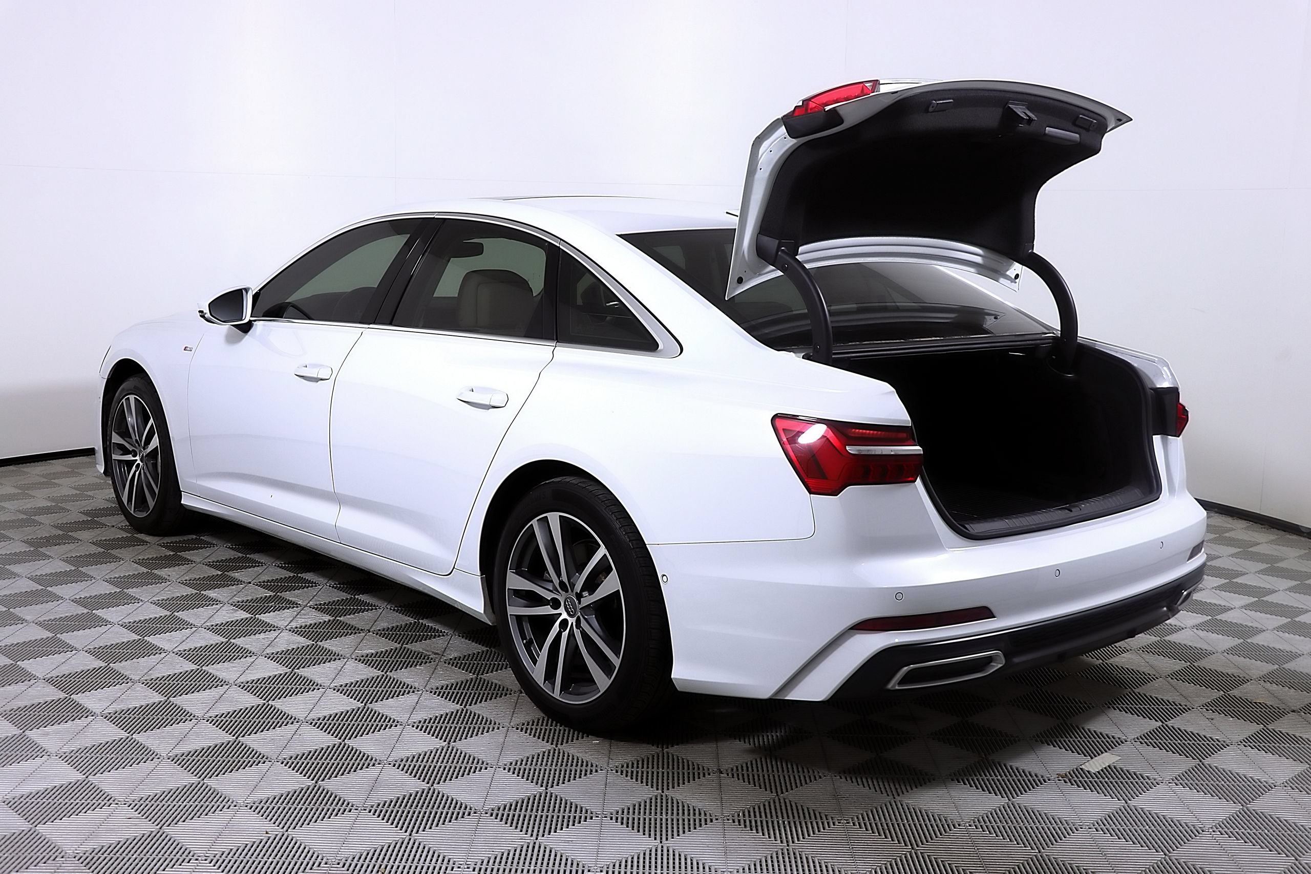 Used 2019 Audi A6 3.0T Premium Plus w/ Premium Plus Package AWD/4WD image 10