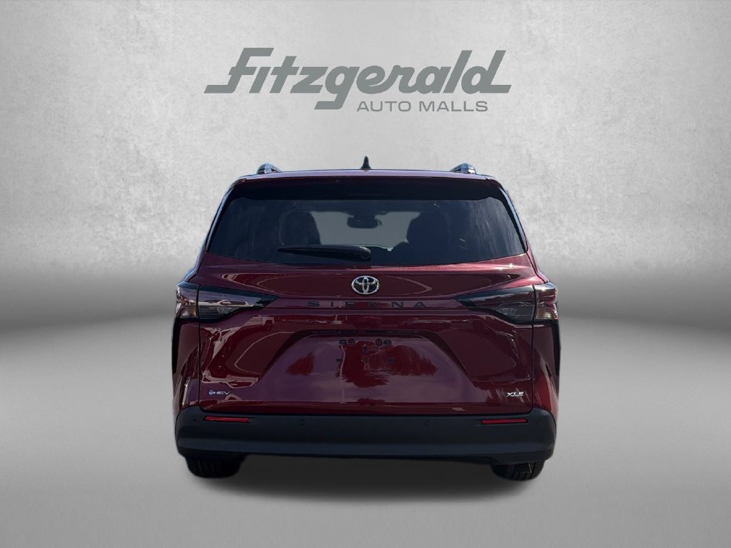 New 2026 Toyota Sienna XLE FWD image 7