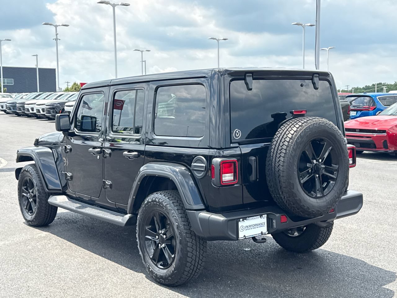 Used 2023 Jeep Wrangler Unlimited Sahara AWD/4WD image 5