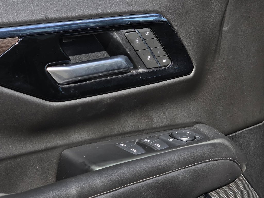 Used 2025 Chevrolet Tahoe Z71 AWD/4WD image 12