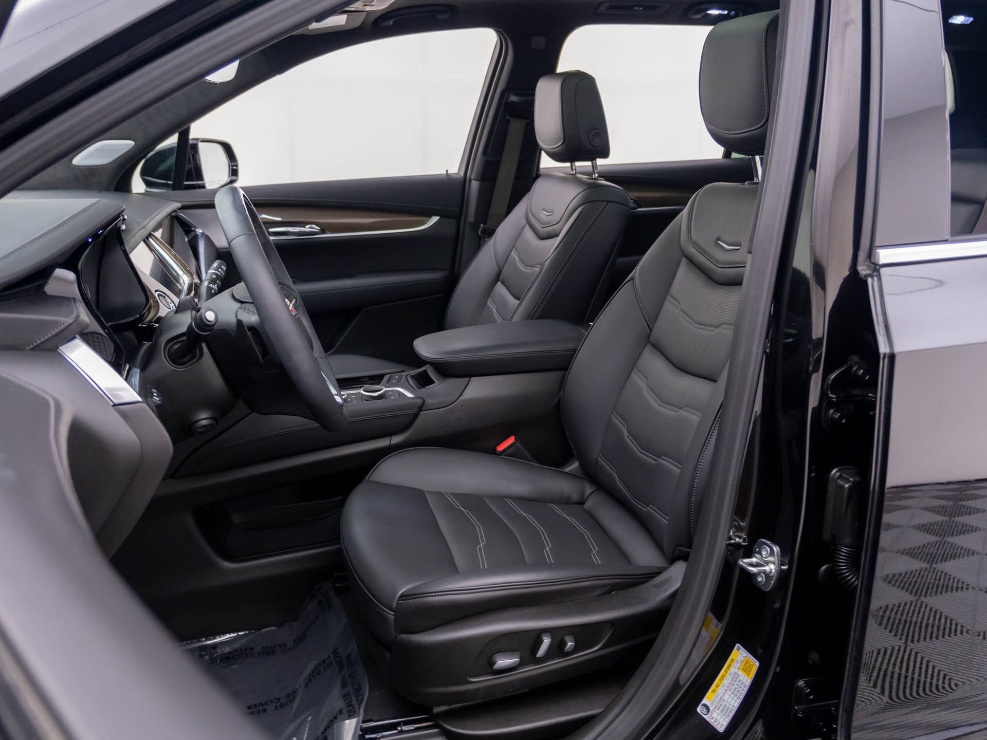 Certified 2025 Cadillac XT6 Premium Luxury w/ Platinum Package AWD/4WD image 19