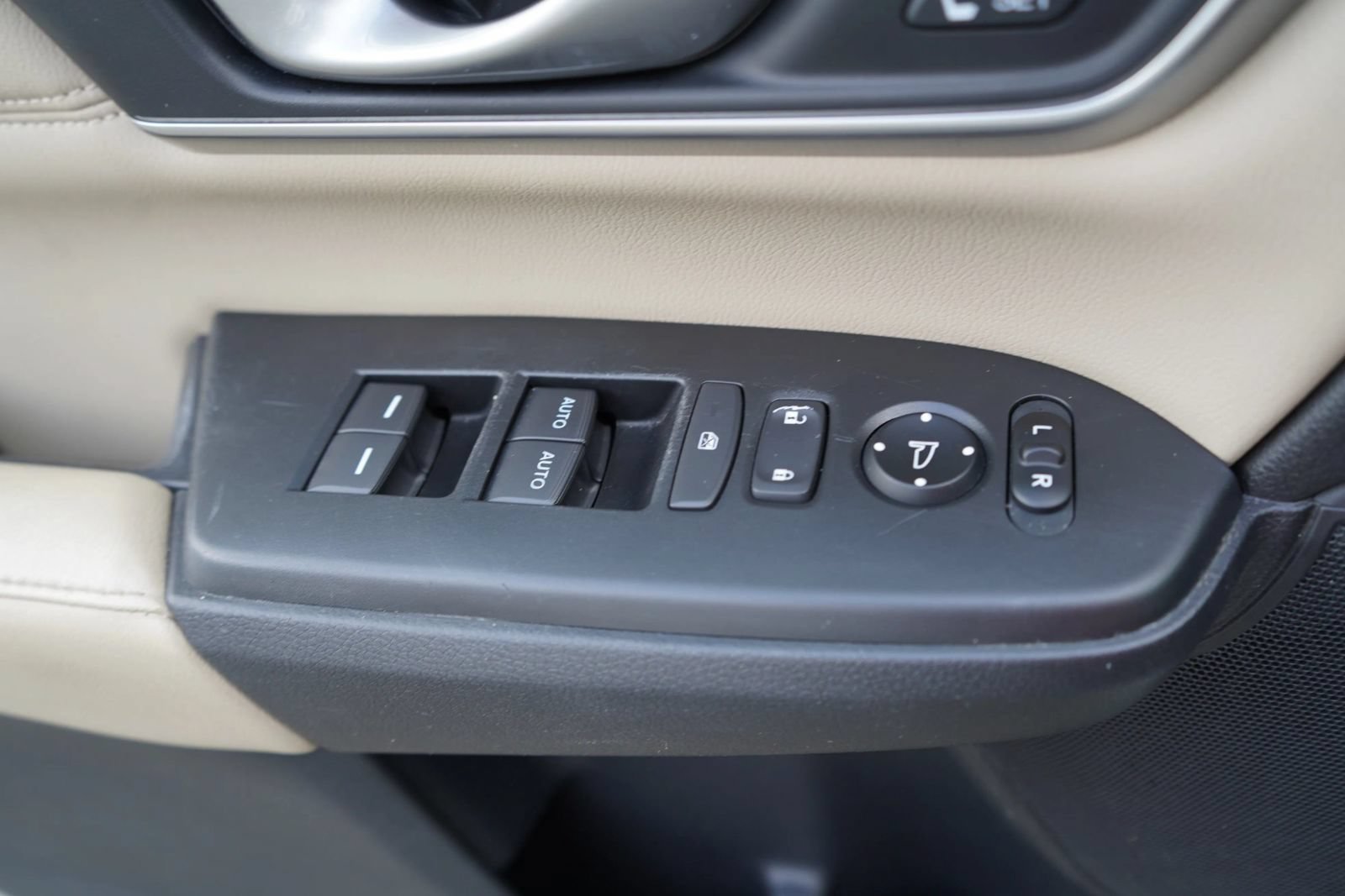 Used 2019 Honda CR-V EX-L image 13