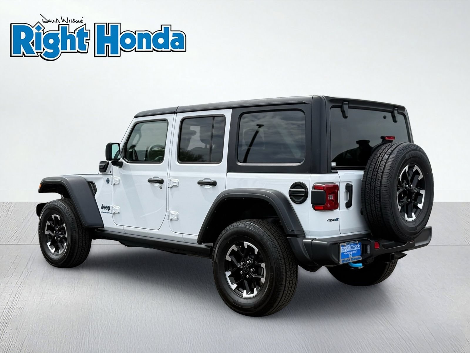 Used 2024 Jeep Wrangler Unlimited Rubicon 4xe AWD/4WD image 4