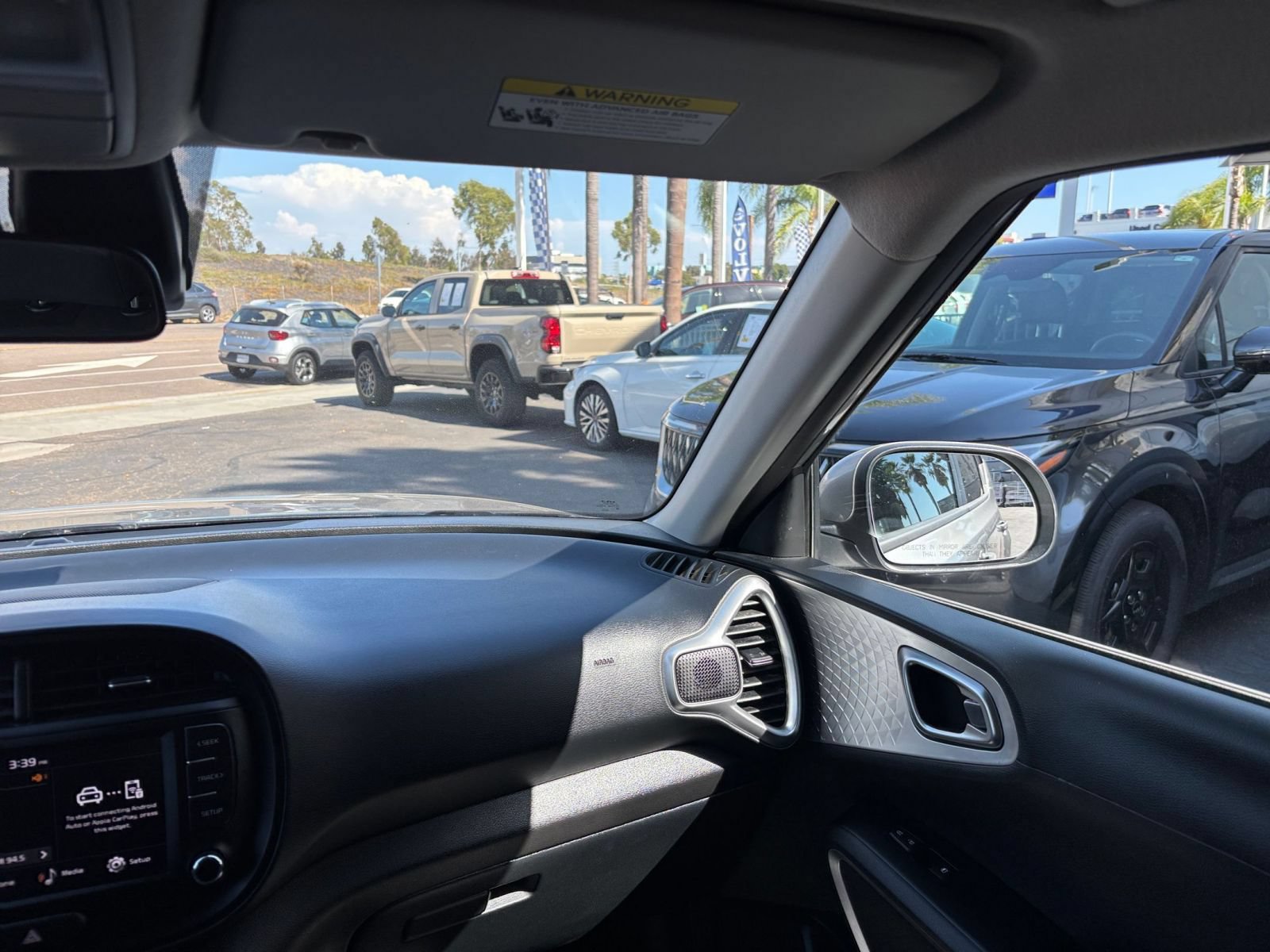 Used 2025 Kia Soul LX w/ LX Technology Package FWD image 32
