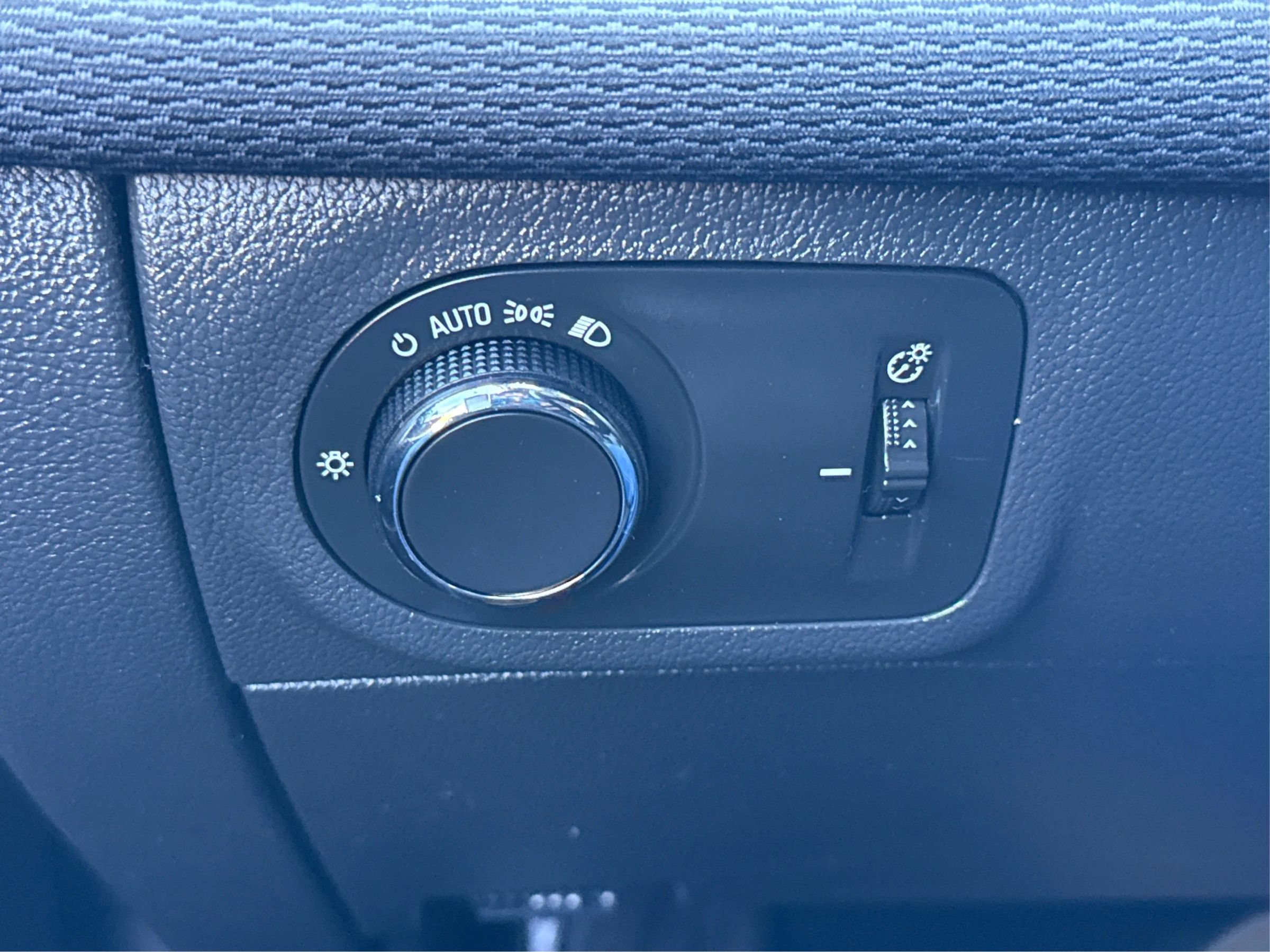 Used 2016 Chevrolet Cruze LT FWD image 19