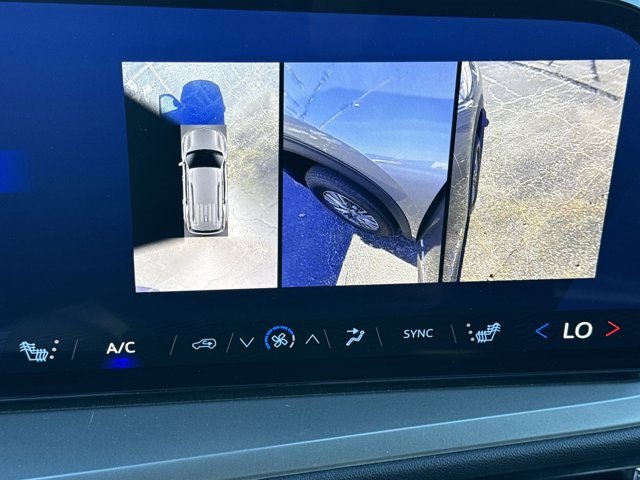 Used 2024 Chevrolet Traverse LS image 33