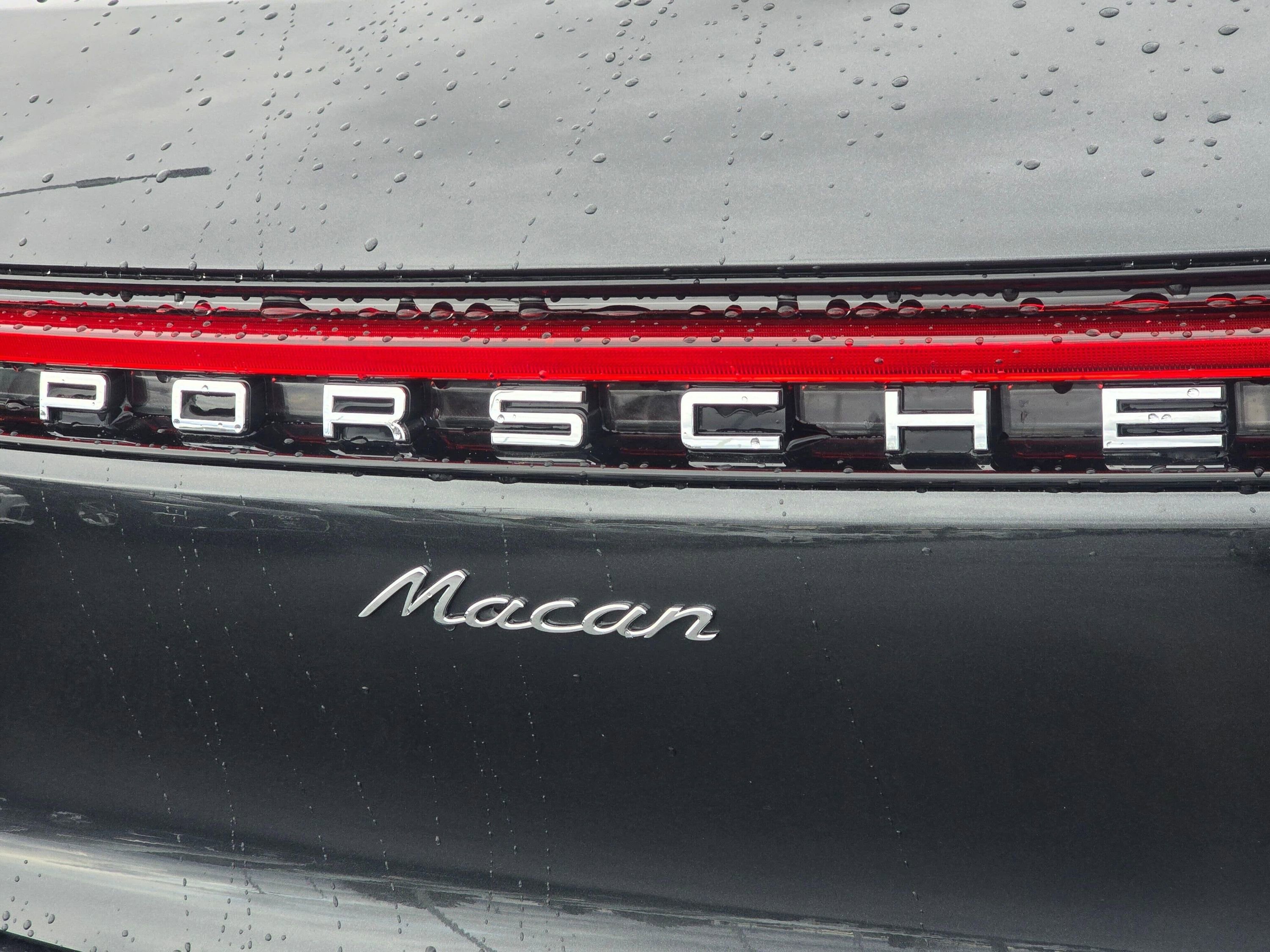 Used 2025 Porsche Macan image 31