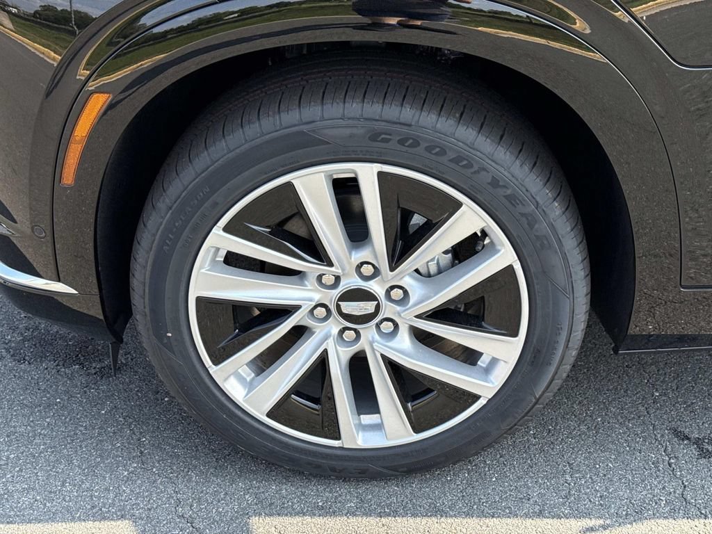 New 2027 Cadillac Vistiq Luxury w/ LPO, Floor Liner Package AWD/4WD image 7