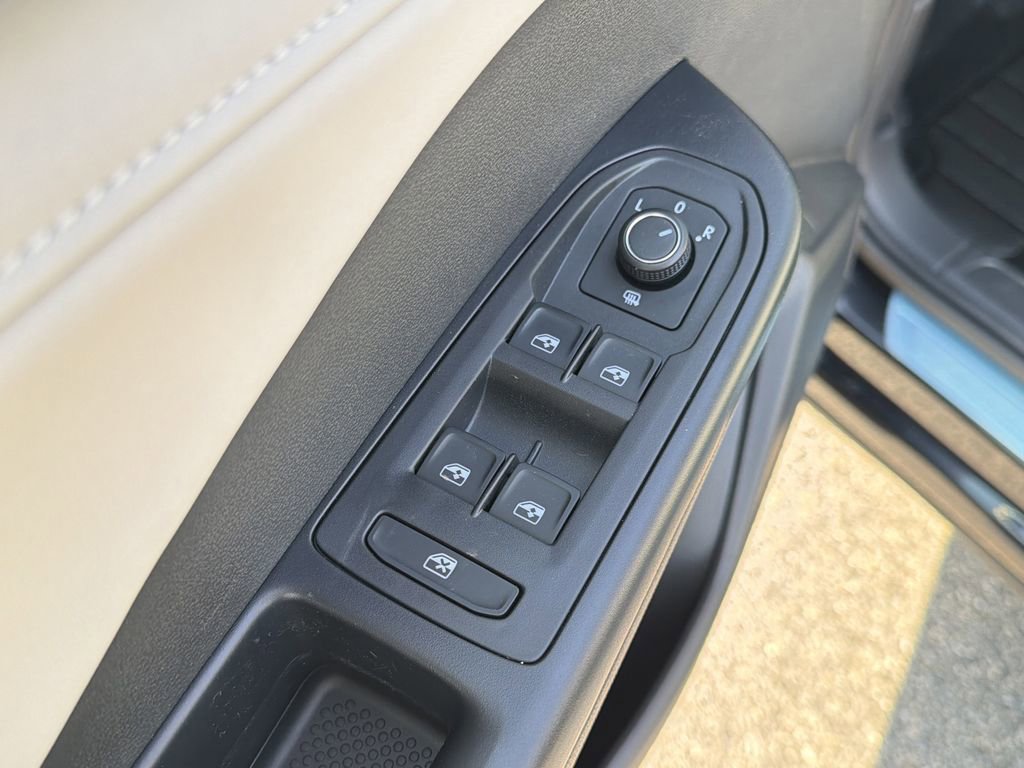 New 2026 Volkswagen Taos SE image 24