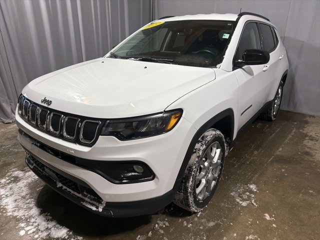 Used 2022 Jeep Compass Latitude image 3